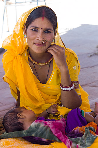 A Rajasthani women visiting a desert fortress in Jodhpur, Rajasthan